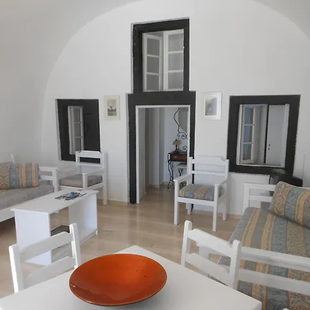 Nomikos Fira (Santorini)