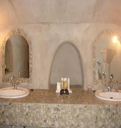 Aparthotel Nomikos Fira (Santorini)